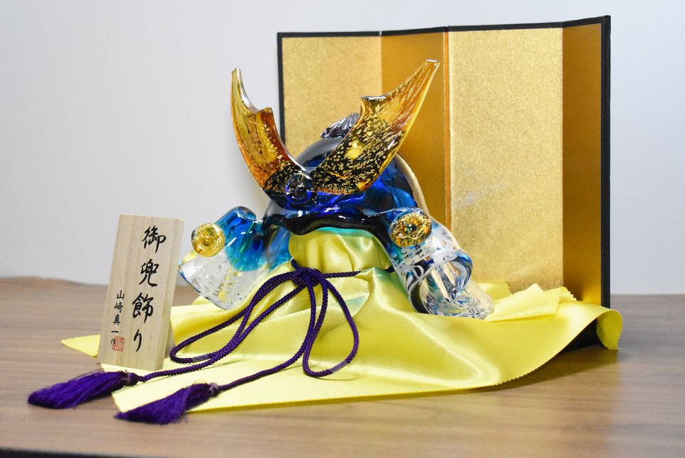 ガラスの武将兜 GK-11BL(青)【粋工房】_HA1987 兜飾り 端午の節句 飾り ガラス細工 インテリア 置物 ソーダガラス 工芸品 お祝い 贈り物 ギフト 福岡県宗像市 宗像市 福岡 宗像