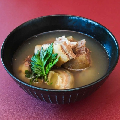 【沖縄の郷土料理】呉屋ストアー自慢の牛汁・軟骨ソーキ汁・てびち汁 各2人前(計6人前)【配送不可地域：離島】【1678744】