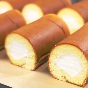 ふるる特製 たまごろぉる 2本（ロールケーキ）