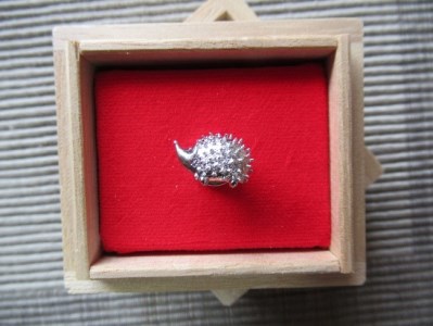 1.5-9-17 「ハリネズミ」ピンブローチ ALPAT002