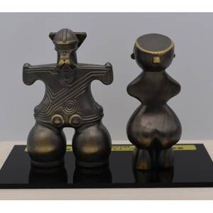 【日本最古の国宝土偶】「縄文のビーナス・仮面の女神」レプリカと「縄文のビーナス」キーホルダーセット【1422548】