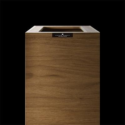 ふるさと納税 海南市 和歌山県海南市 バスク ダストボックス スリム 8.5L ブラック 幅を取らないスリムな木目調ゴミ箱 |  | 01