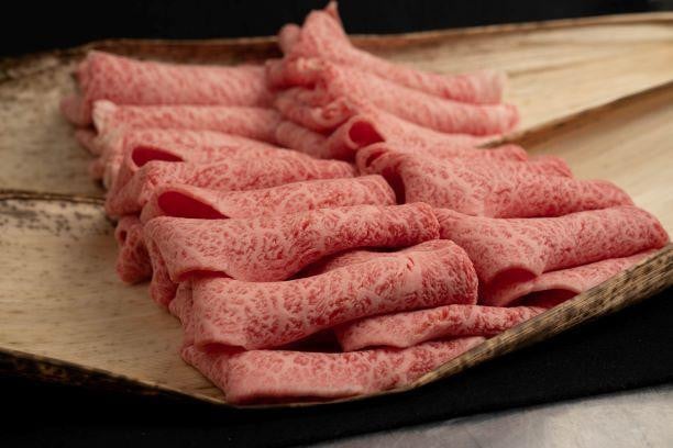 
〈内山肉店〉雪温貯蔵にいがた和牛　みすじしゃぶしゃぶ用６００ｇｘ２【高島屋 選定品】
