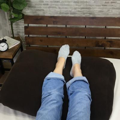 ふるさと納税 泉大津市 「お疲れ足へ」　足枕　(枕本体とブラウンの専用ファスナー付きカバー2枚)　 |  | 02