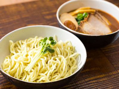 北海道のうま辛 つけ麺340g(2食入り)×2個＜計4人前＞ ちぢれ麺太麺_北海道で人気 ラーメン 太麺 釧路ラーメン 冷蔵 配送時期が選べる 配送 指定 配送日 選べる スピード発送 森谷食品 ご当