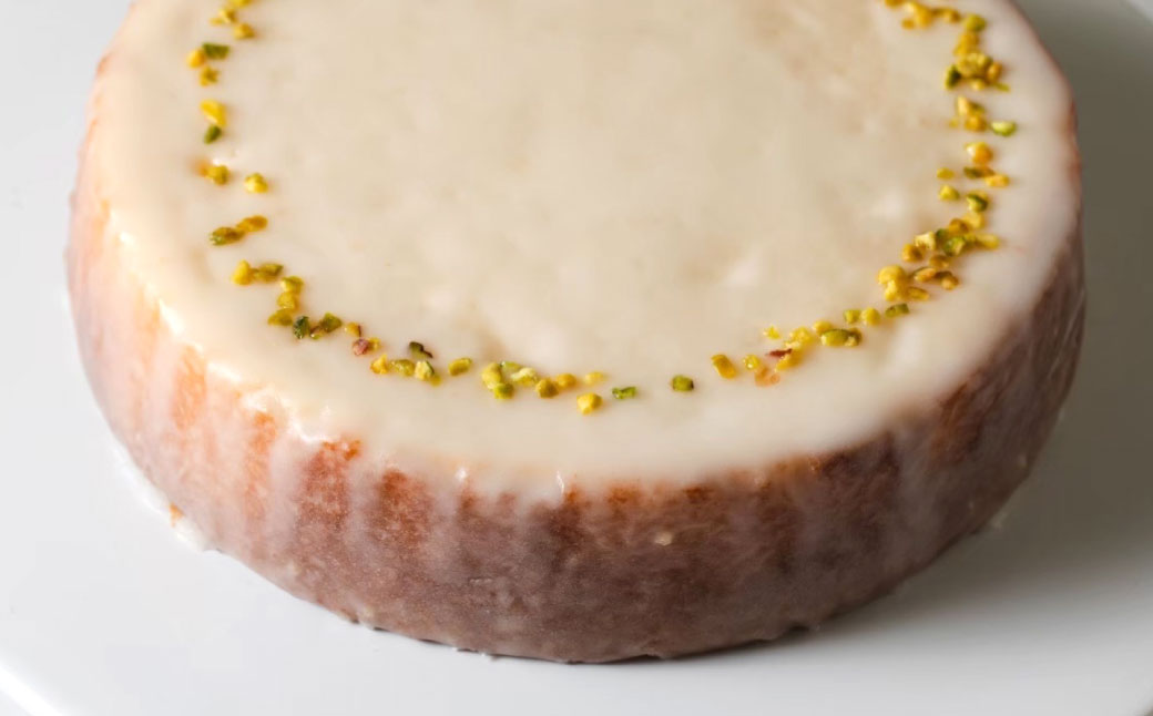 レモン風味のバターパウンドケーキ「ウィークエンドシトロン」1個（直径約15cm）