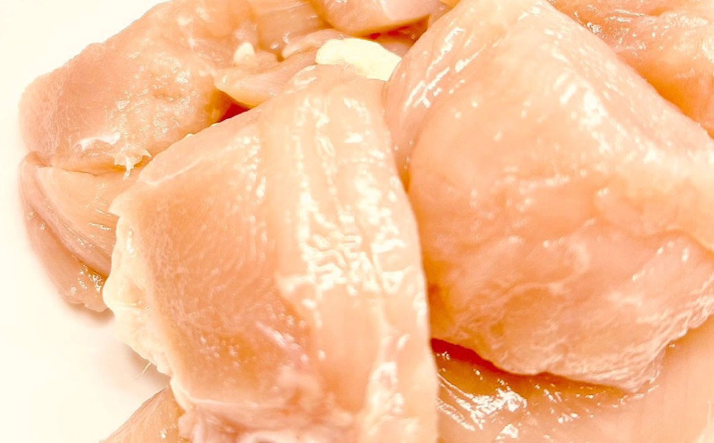 【愛媛県産 松山どり】 若鶏ムネ 切り身 500gずつ小分け 約2kg （779）