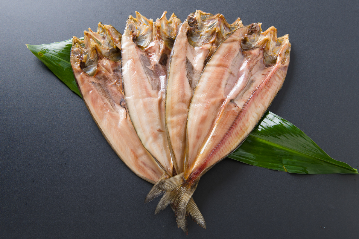 留萌産ホッケ開き　一夜干し（４枚入） 干物 小分け 真空パック 個包装 魚 海産物 海の幸 魚介 魚介類 焼き魚 焼魚 おかず 惣菜 ホッケ ひもの 冷凍 留萌産 留萌 留萌市 