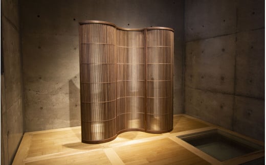 組子細工 衝立「波」3連（ウォルナット）組子細工 組子 パーティション 工芸品 伝統工芸 木製 曲げ組子【031_1772】