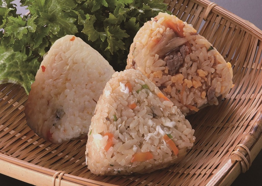 
            【セット】九州おにぎり俱楽部（みつせ鶏・鯛めし・すき焼きおにぎり）各90ｇ×4個（計12個）
          
