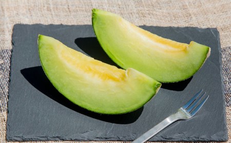 【予約受付中】【贈答用】 天然酵素で育った アムスメロン「翠」特大 1個 《壱岐市》【フレッシュメイト壱岐】 フルーツ 果物 メロン [JAZ006] 8000 8000円  コダワリメロン こだわり