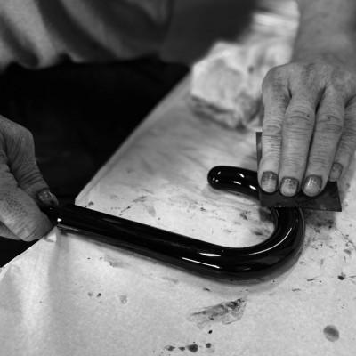 ふるさと納税 海南市 メンズ傘　紀州漆器アンブレラ　グラデ黒　職人の手で1本1本持ち手を加工【16本骨和傘】 |  | 03