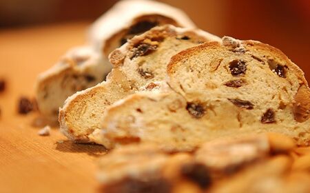 パン･アトリエ クレッセントのクリスマス菓子「シュトレン」 | 茨城県 龍ケ崎市 パン 菓子 スイーツ 焼き菓子 ドイツ 伝統菓子 おやつ ケーキ シュトーレン シュトレン ドライフルーツ クリスマス