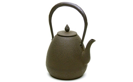 【南部鉄瓶】「雫」小／伝統工芸 鋳物 工芸品 技 家庭用 自家用 贈り物 ご贈答用 プレゼント 普段使い 湯沸かし 1l 1000ml 工房 直送 なんぶ てつびん 鉄びん 鉄瓶工房髙橋 南部鉄器 国産 岩手県 雫石町 おススメ おすすめ