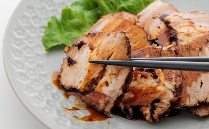 焼豚 2kg 自家製 国産豚肉 肩ロース使用 特製タレ付き【配送