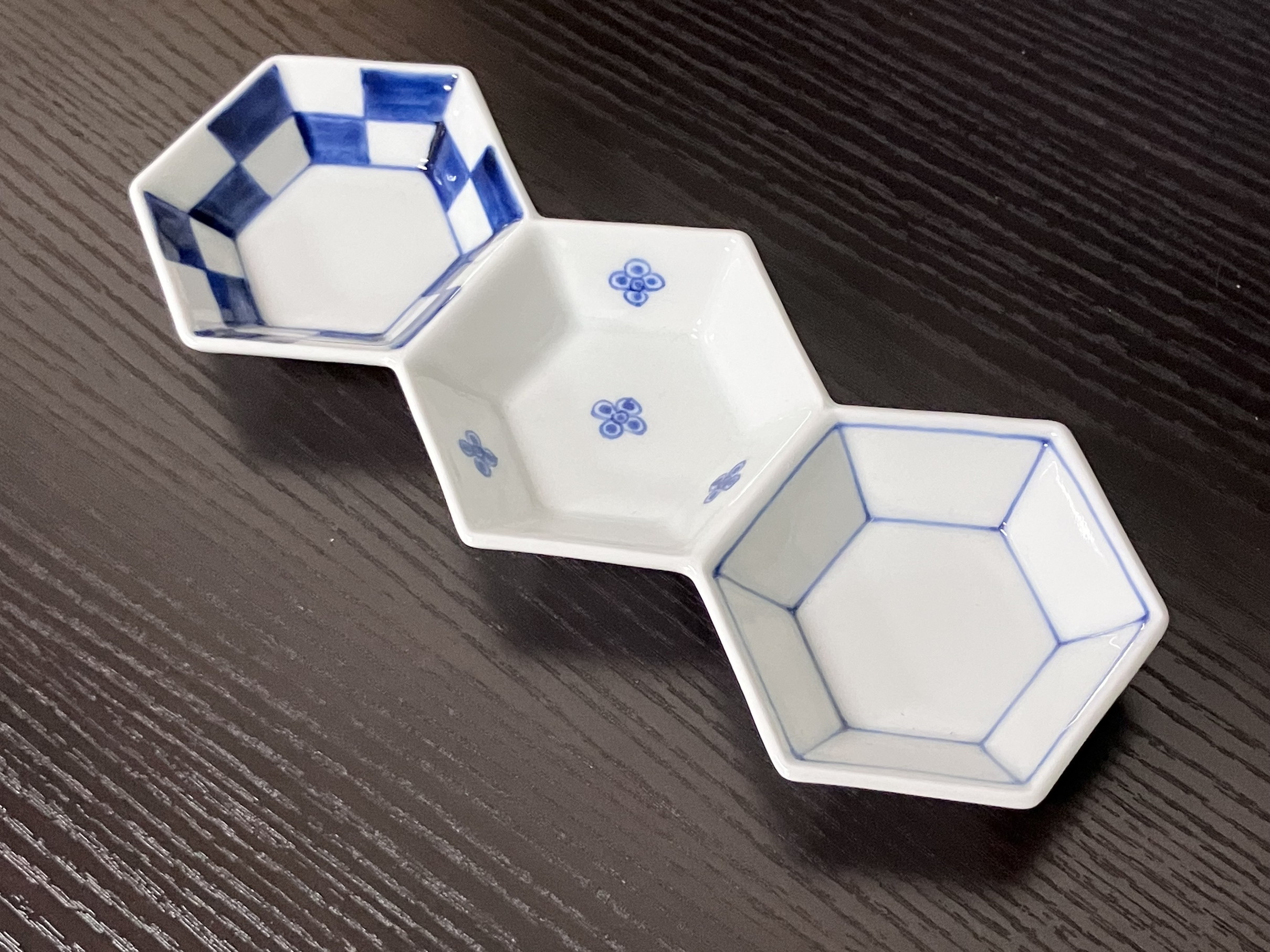 伊万里焼 市線花（青・赤）亀甲三品盛 165-H558