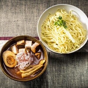 旨味と辛味が絶妙な「激カラ! つけ麺」420g(2食入り)×2個＜計4人前＞ 中太ストレート麺【配送不可地域：離島】【1624858】