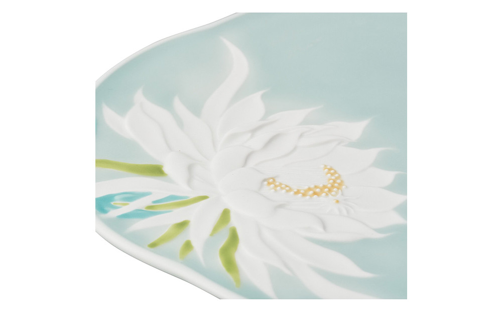 鍋島焼の伝統技法のひとつ鍋島青磁の表現を応用