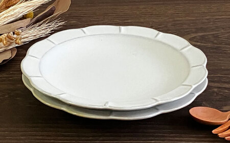 【瀬戸焼】白釉花型皿16cm 2枚セット【株式会社まるたか水野コーポレーション】 / 皿 食器  ギフト プレゼント / 瀬戸市[BBBF019]
