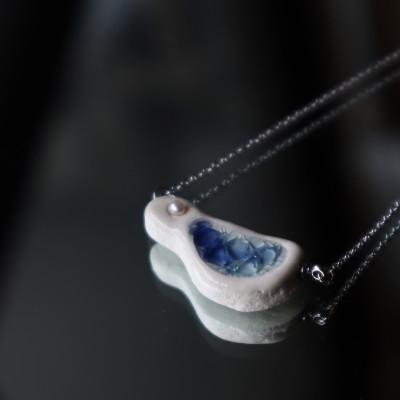 ふるさと納税 甲賀市 【雑誌掲載】信楽焼の伝統工芸(陶器)リラックスタイムに。アロマが香るネックレス/癒し　-湖面-