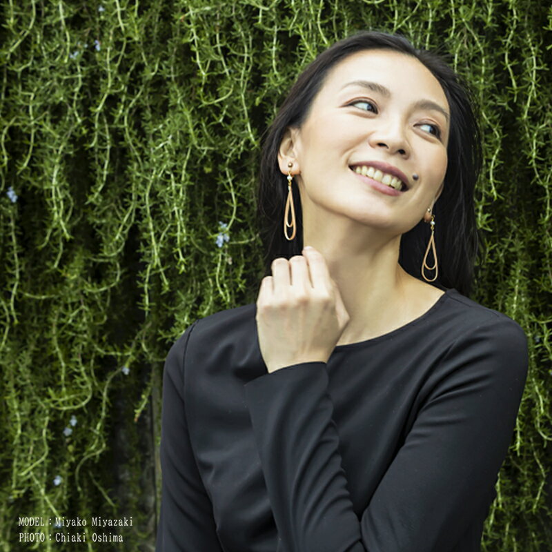【ふるさと納税】イヤリング ピアス ジュエリー jewelry アクセサリー レディース 熊本 阿蘇小国杉 小国杉 工芸品 木製 K18 樹脂パーツ 淡水パール 素材使用 ギフト プレゼント ジュエリーケース付 ogunist KALCANO shizuku-しずく 送料無料【地場産品：類型3】