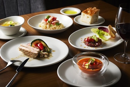 4L4富士スピードウェイホテル　トロフェオディナー2名様、選べる1ドリンク付き