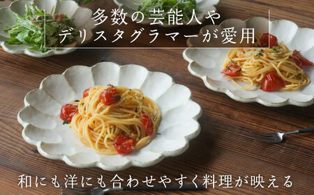【美濃焼】リンカ白練 大皿と中皿 ペアセット【カネコ小兵製陶所】食器 プレート パスタ皿 パン皿 ケーキ皿 ティータイム ギフト プレゼント シンプル 写真映え おしゃれ [MBD201]