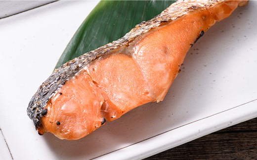 【期間限定！寄附額改定↓！】紅鮭西京漬け2切×4 (約640g） 紅鮭 海鮮 魚 漬魚 個包装 真空パック 小分け簡単 冷凍 おかず F5F-0243