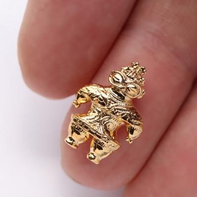 ふるさと納税 山梨県 縄文の神秘を身にまとう　K18製 豆遮光器土偶ペンダントトップ　700-082 |  | 01