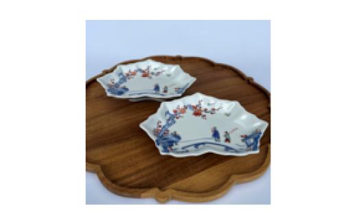 
                  色絵梅花人物文木の葉形銘々皿ペアセット　有田焼花伝造
                