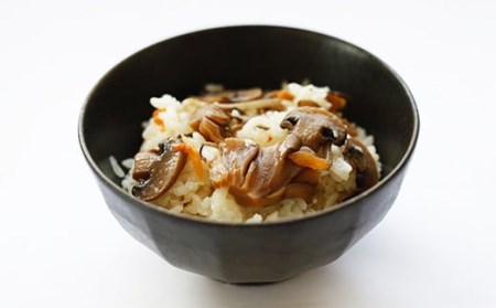 安比まいたけと八幡平マッシュルームの炊き込みご飯の素 2個セット ／ 炊き込みご飯の素 炊込みご飯の素 きのこ キノコ 茸 マッシュルーム まいたけ 舞茸 マイタケ 炊き込みご飯 ご飯の素 お手軽 お