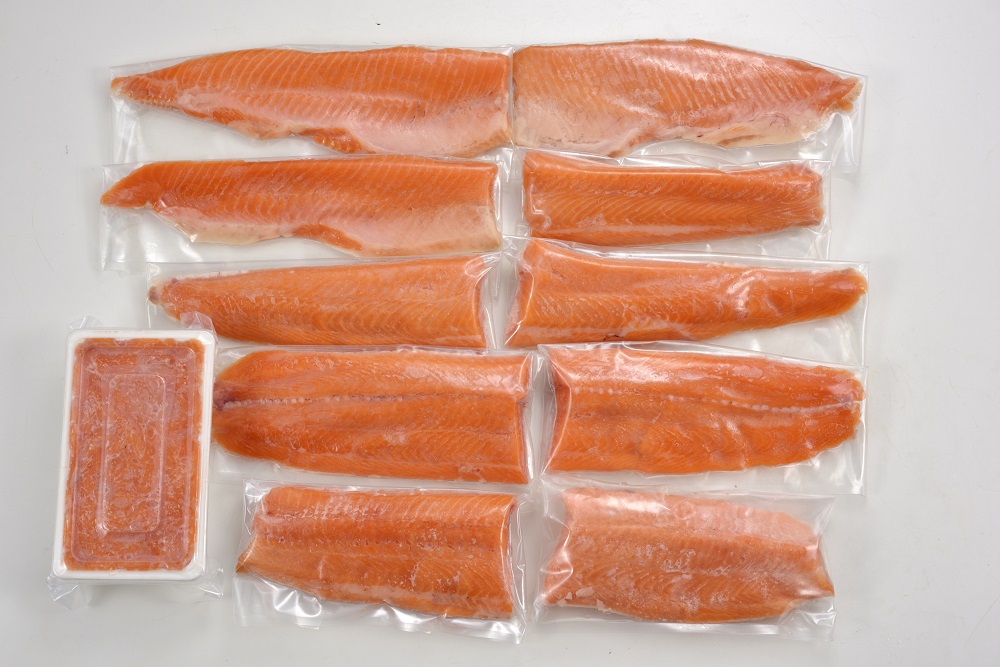 北海道　3月上旬発送　国産ドナルドサーモン(生食用)　中落ち付1800g 