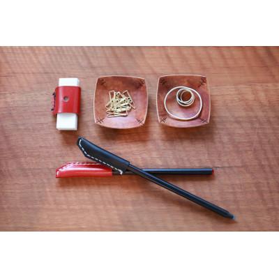 ふるさと納税 高槻市 【KAKURA】手縫いレザーえんぴつキャップ2個と消しゴムカバーセット　アンティークブラウン |  | 01