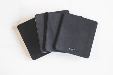 【minca】栃木レザーのコースター4枚セット  自宅、オフィス、キャンプシーンでのカフェタイムに/ブラック　667【日用品 人気 おすすめ 】