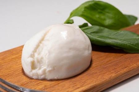 【京丹波のチーズ】 白いモッツァレラ さけるチーズ 詰め合わせ 国産 生乳 ナチュラル チーズ モッツァレラチーズ おつまみ 料理 サラダ ご当地グルメ お取り寄せ 京都 丹波 京丹波町 [012MS