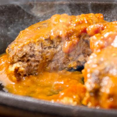 ふるさと納税 阿蘇市 おうちごはんシリーズ温めるだけの惣菜セット(レトルトトマトチキンカレー・ハンバーグ2種・燻製チキン) |  | 02