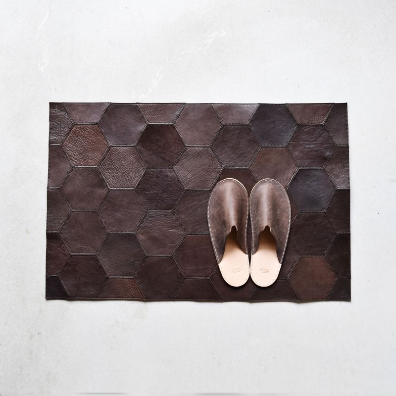 Teha’amana Mat honeycomb Smoke テハマナ 玄関マット ベーシック ブラック 革 皮 雑貨 おしゃれ レザー 本革 こだわりの逸品 地域特産品 ギフト 自分用 人気 おすす