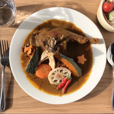 ふるさと納税 岡崎市 【六ツ美のあの肉カレー&萬歳】骨付きモモ1本入りチキンカレー&復古米/大正浪漫グルメセット(辛口) |  | 01