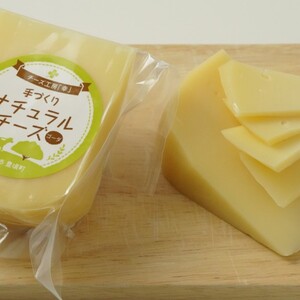 搾りたて自家生産生乳100%使用！ゴーダチーズ（プレーン）100g×4個セット【北海道十勝 豊頃町】［チーズ工房「幸」】[№5891-0376]