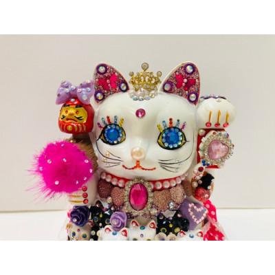 ふるさと納税 中間市 金運親子招福ジュエリー招き猫エリザベス(LL)R赤座布団付き |  | 01