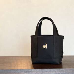 《Milih×NARA》オールブラックの"鹿"刺繍トート S【cbm02】