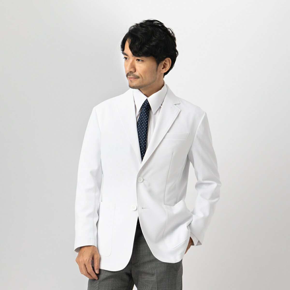 【ふるさと納税】レピウスの白衣 【メンズ】 テーラードカラードクタージャケット / ネーム刺繍付き 男性用 ユニフォーム 制服 医療用 診療衣 クリニック 医師 薬剤師 長袖 おしゃれ ホワイト