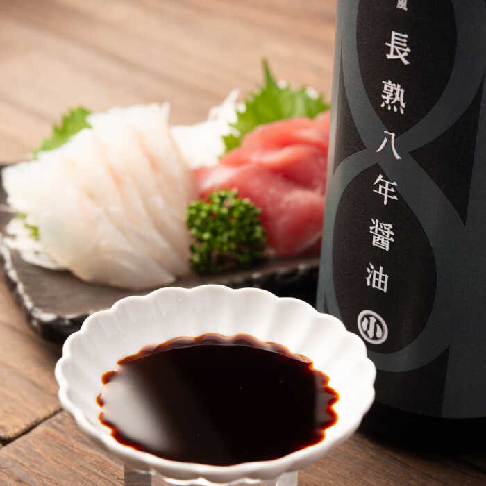 【ふるさと納税】偶然が生んだ極長熟醤油 たまり風長熟八年醤油 900ml / 醤油 熟成 調味料 ギフト / 恵那市 / マルコ醸造[AUCT021]