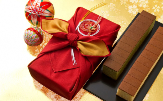 〈スピード発送〉風呂敷包み ギフト カステラ 2本 詰合せ (幸せの黄色いカステラ・抹茶) 水引飾り付き 詰め合わせ 0.6号  / かすてら 卵 人気 長崎 おやつ / 大村市 / 心泉堂[ACYU