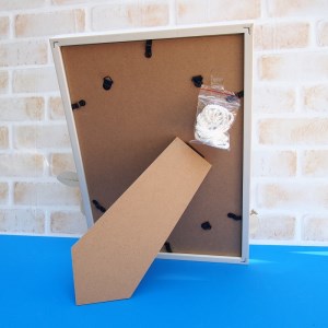 オーダーメイド、記念の似顔絵ギフト（水彩・フレーム付き・花飾り付き）