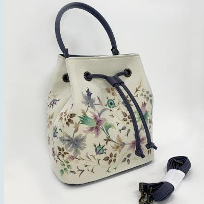 ふるさと納税 京都市 【京都丸紅】V&A京友禅巾着バッグ(オフ) |  | 01