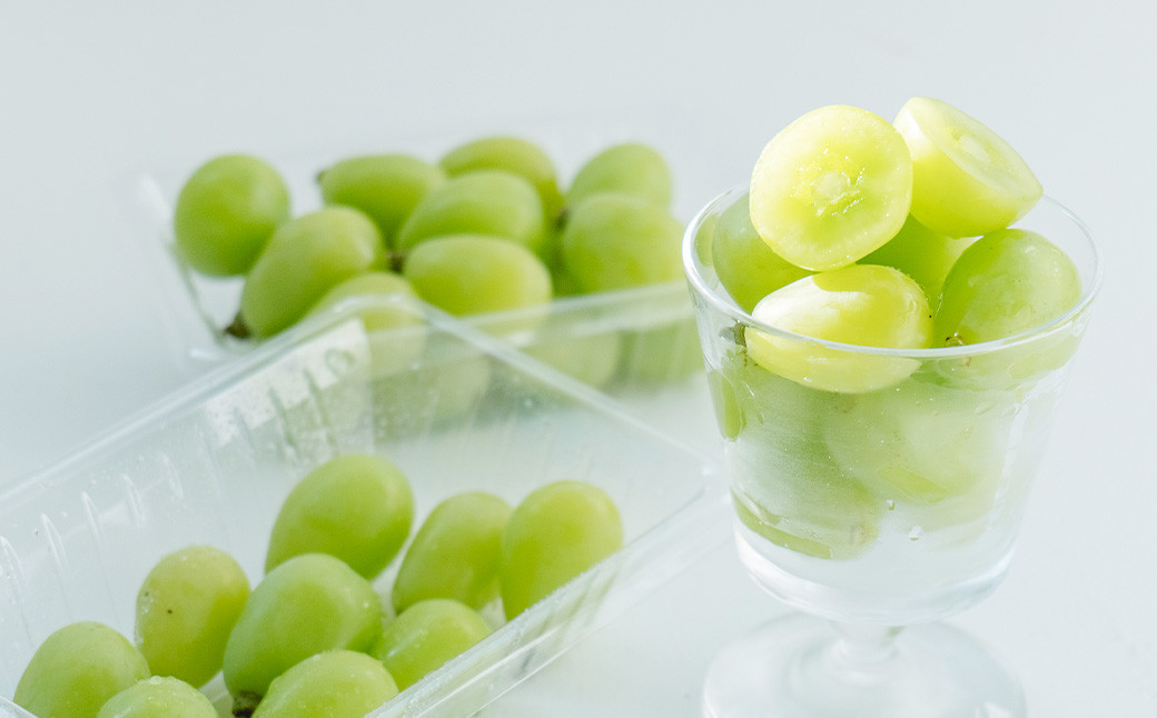 
                  ☆正金農園より直送☆ 農薬節減 シャインマスカット （粒タイプ） 4パック入 （計1,080g） 【2026年8月上旬-2026年9月上旬発送】 ／ マスカット 葡萄 ぶどう 果物 果実 フルーツ 種なし 皮ごと 粒 岡山県 美咲町 冷蔵
                