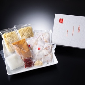 「上田商店」博多もつ鍋セット(白味噌/3人前) 吉富町/株式会社吉浦コーポレーション[BGAD055]