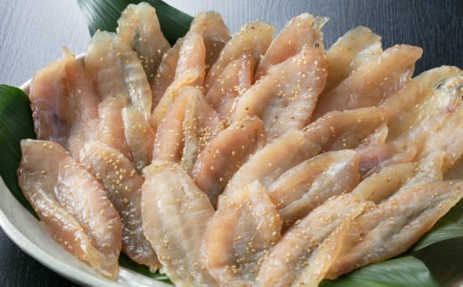 
                  銀フグ みりん干し 500g｜海鮮 フグ 魚 切り身 干物 焼くだけ 簡単調理 真空 冷凍 甘口 おかず おつまみ ギフト ご飯のお供 惣菜 国産 高知県 室戸市
                