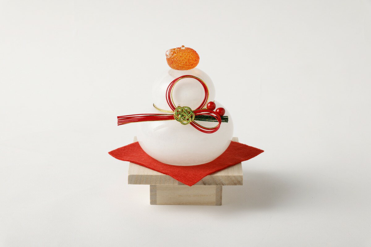 【ふるさと納税】ころんっとかわいい鏡餅 (小) KM-N1【粋工房】_HA1167　送料無料 毎年繰り返し使える便利なガラス製の鏡餅